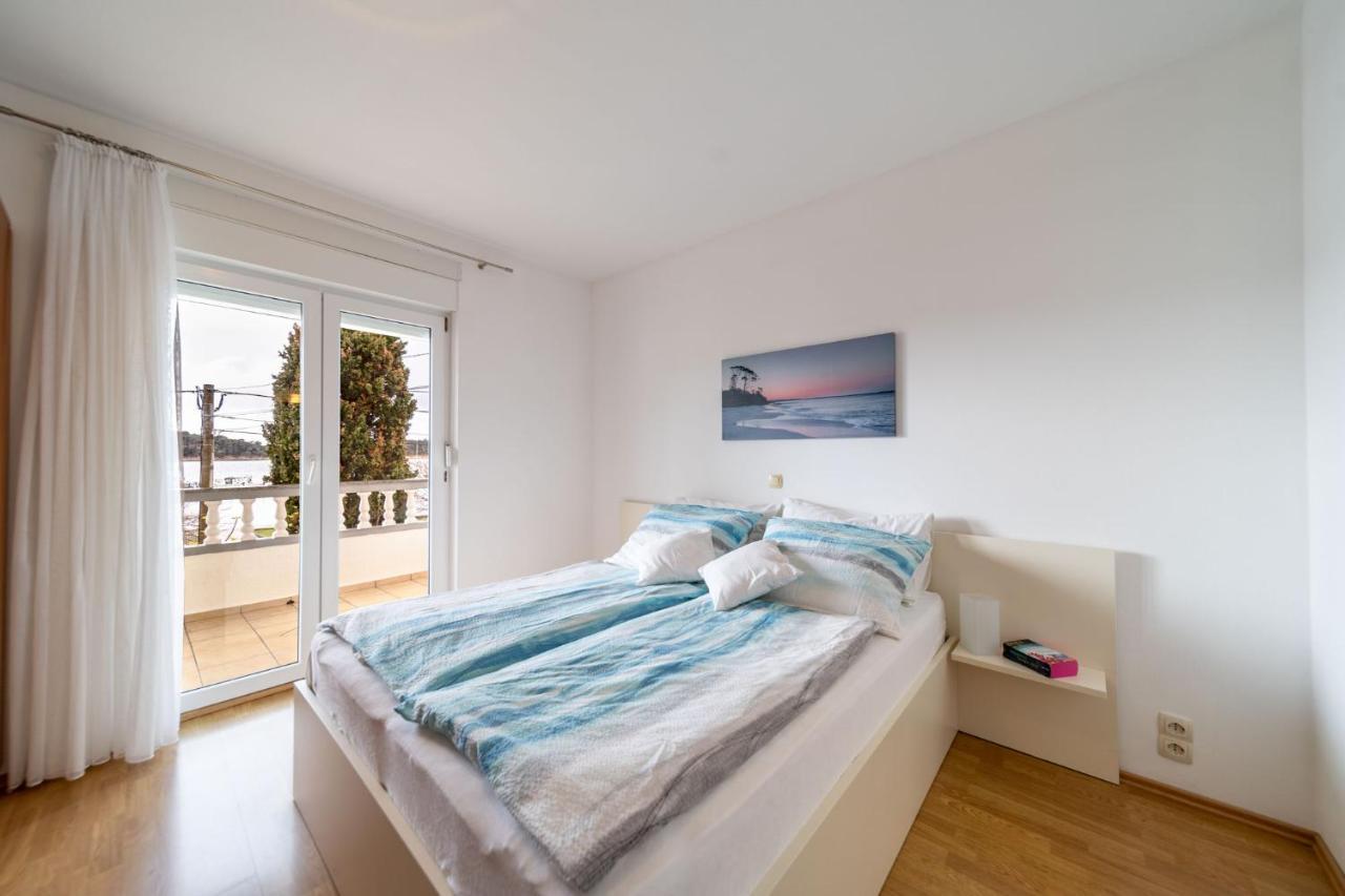 Apartmani Devcic Palit Exterior foto