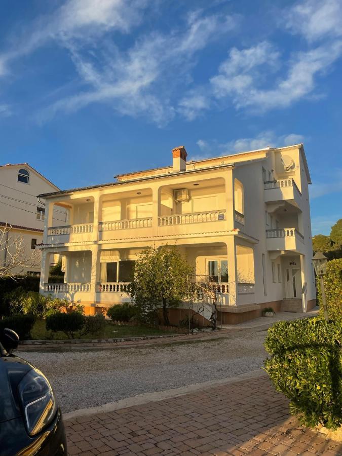 Apartmani Devcic Palit Exterior foto